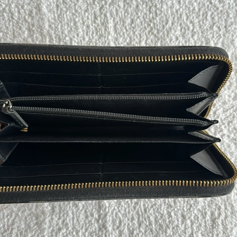 Gucci GG Supreme Monogram Bees Zip Around Wallet - Picture 9 of 17